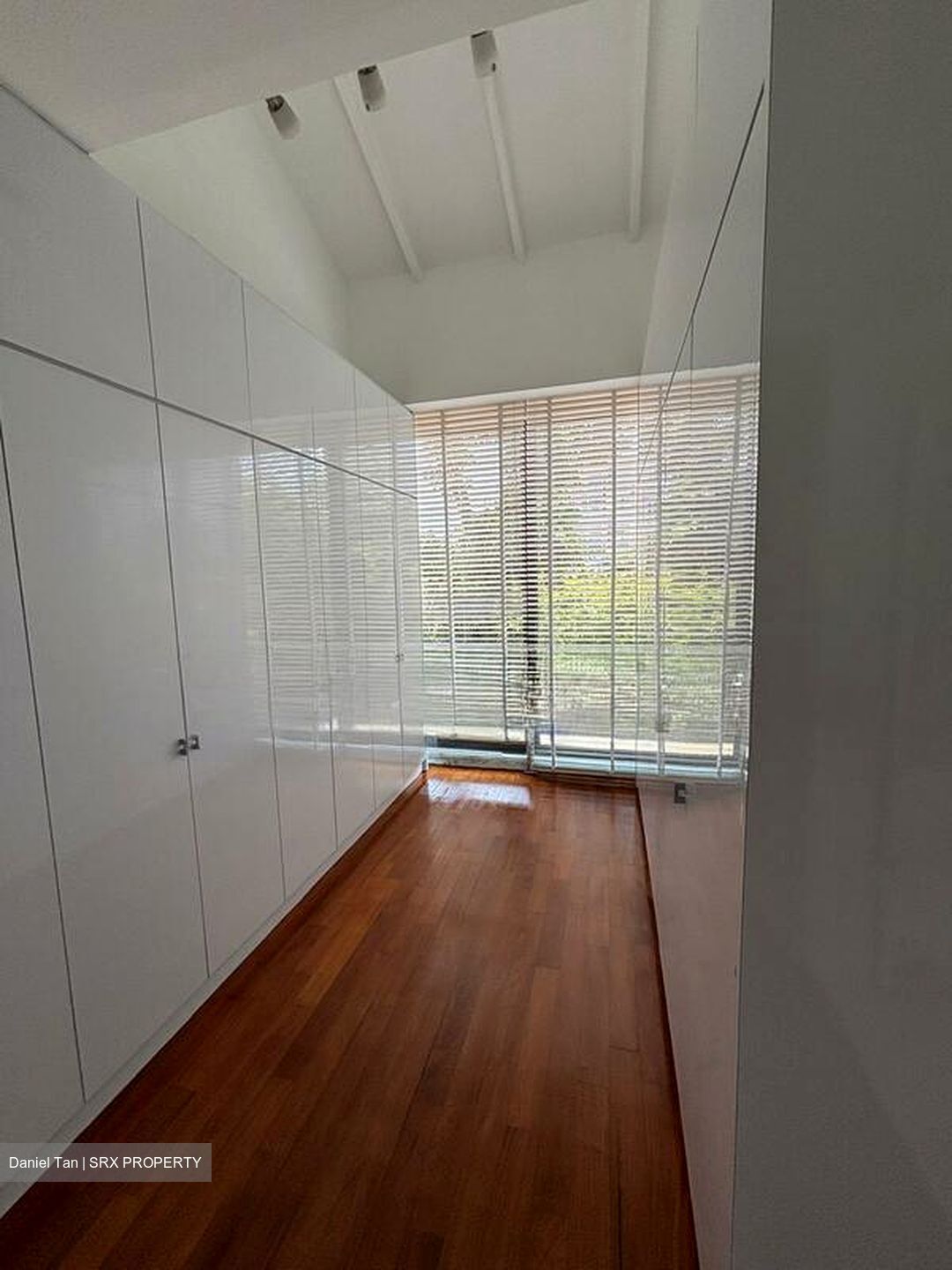 King's Road (D10), Detached #499193801